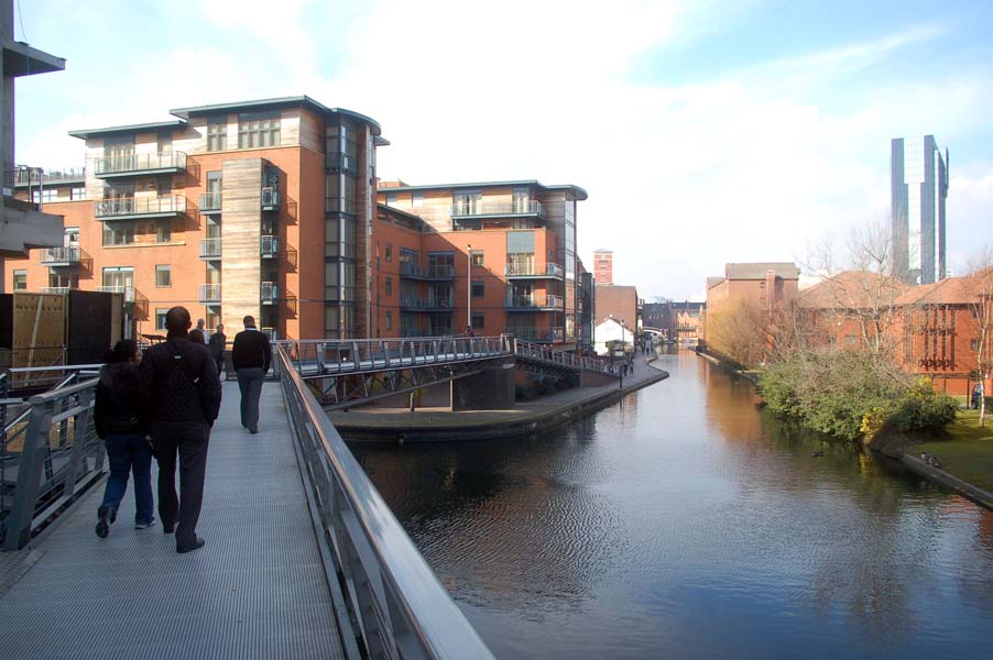 Flats leading to Gas Street.