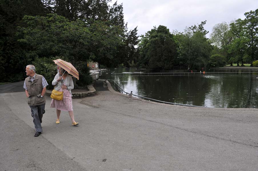 A walk in the park, Cannon Hill.