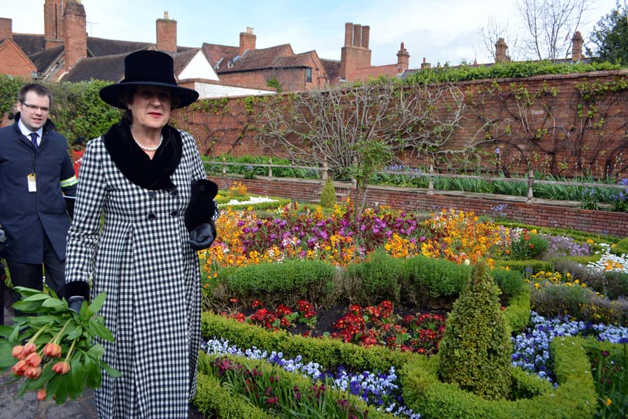 Lady in a black hat, Shakespeare's birthday celebrations.