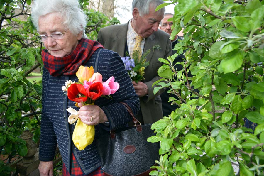 Lady with tulips, Shakespeare's birthday celebrations.