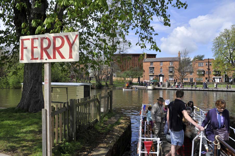 Leaving the chain ferry, the river Avon, Stratford.