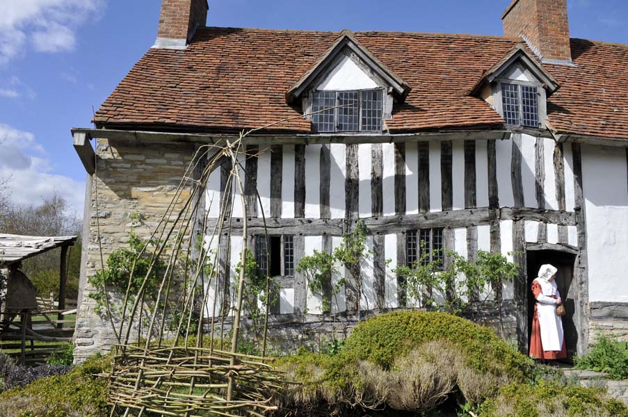 Mary Arden calls a young William Shakespeare, in for dinner.