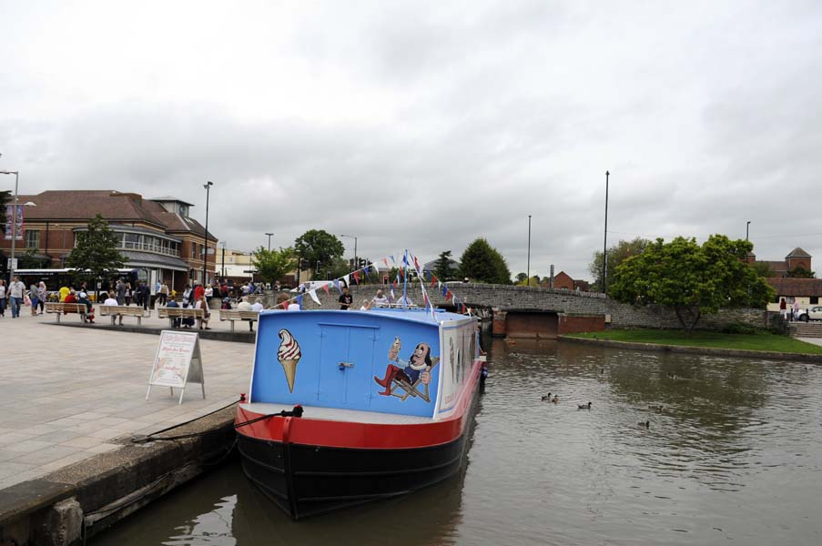 The ice cream boat, the river Avon, Stratford.